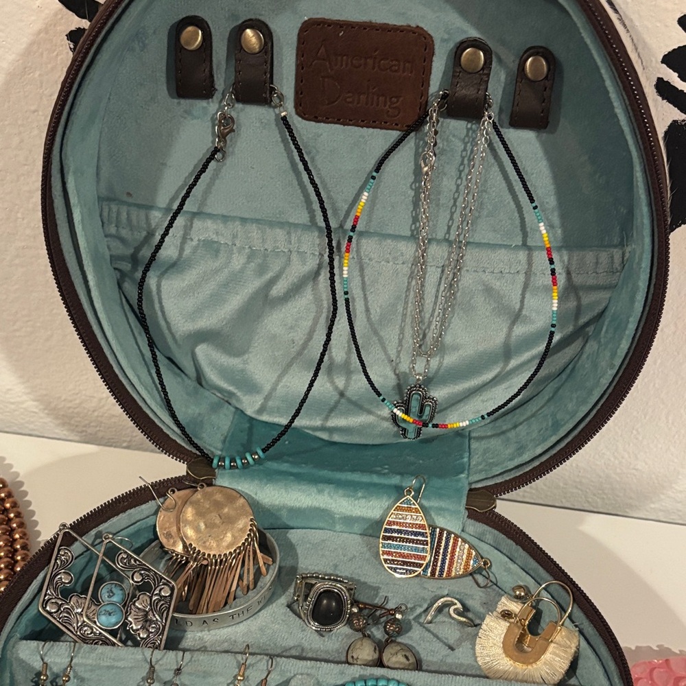 Round Leather and Cowhide Jewelry Case - Picture 5 of 7